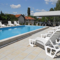 vila-milsa-dvoriste vila-milsa-dvoriste